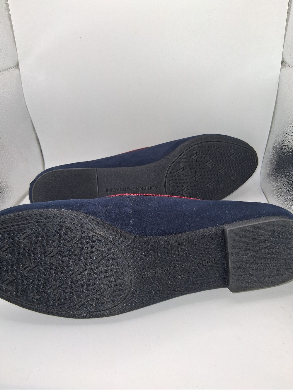 Brand new in box (NIB)! Beautiful Adrienne Vittadini navy blue velvet loafers - Picture 6 of 9